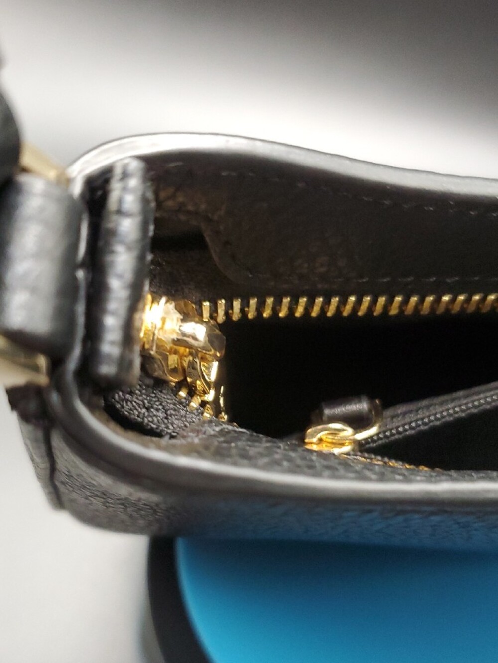 Kate Spade black pebbled leather shoulder bag with gold logo - Picture 10 of 11